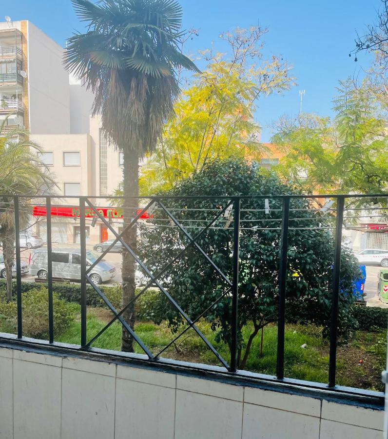 Cozy 2-Bedroom Serviced Apartment With Netflix Sagunto エクステリア 写真
