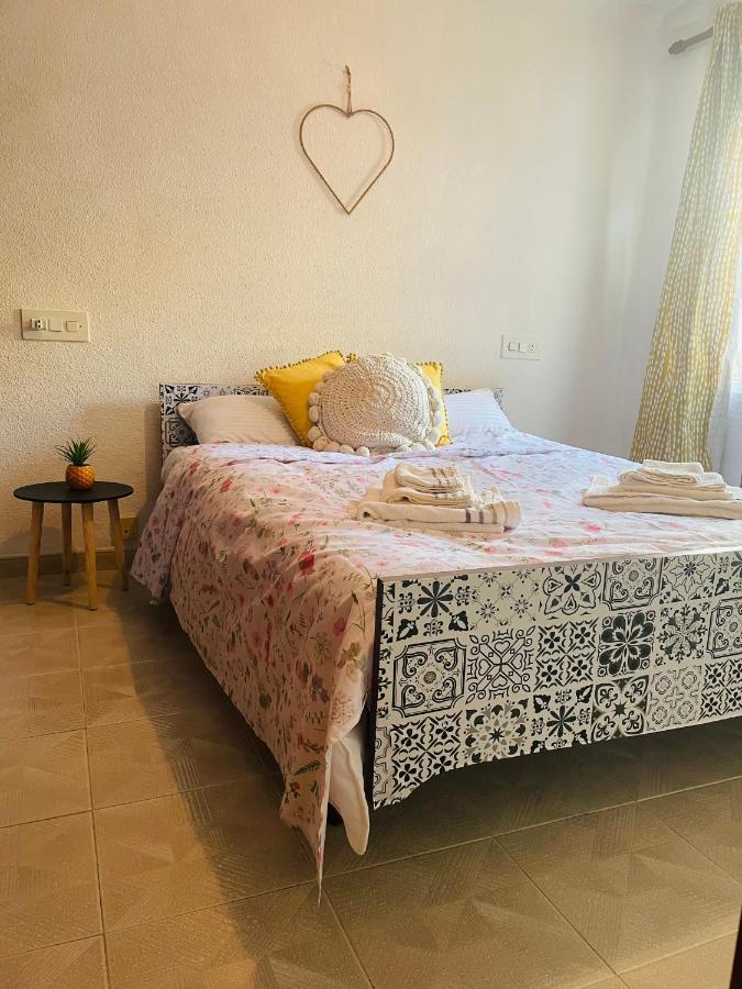 Cozy 2-Bedroom Serviced Apartment With Netflix Sagunto エクステリア 写真